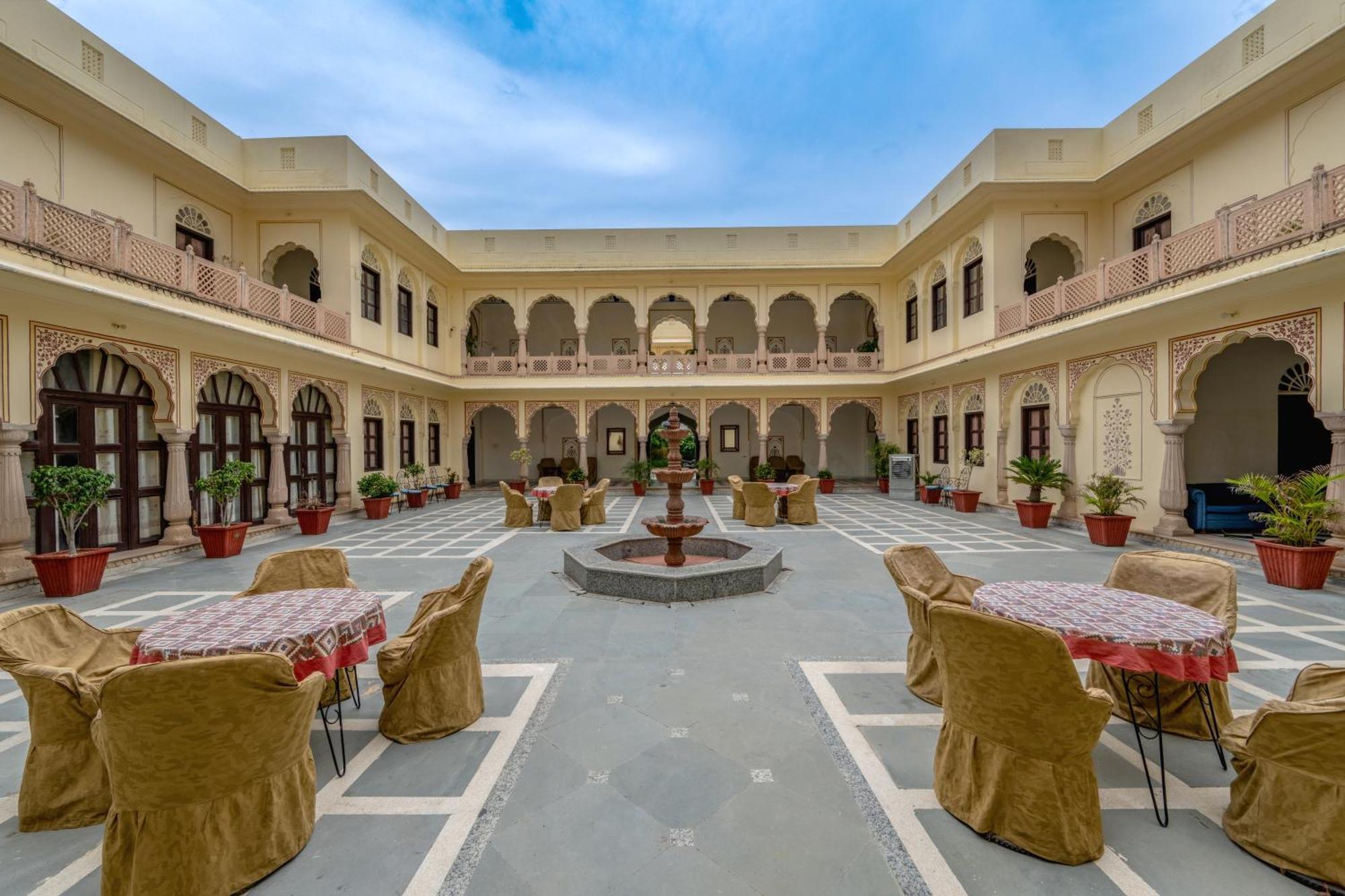 Dhulagarh Heritage Palace Hotel Near Jaipur Bānskhoh Buitenkant foto